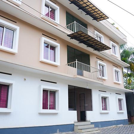 Gmr Suites Kalpetta Εξωτερικό φωτογραφία